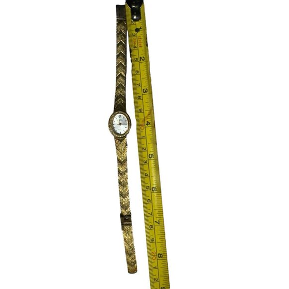 Sarah Coventry Quartz Womans Gold Tone Japan Movement Wrist Watch Needs Battery - Picture 7 of 9